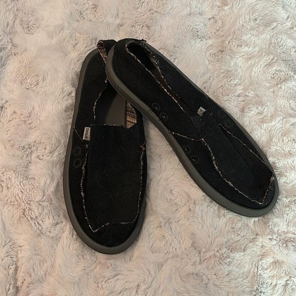 Black sanuks size 9 - Picture 2 of 2